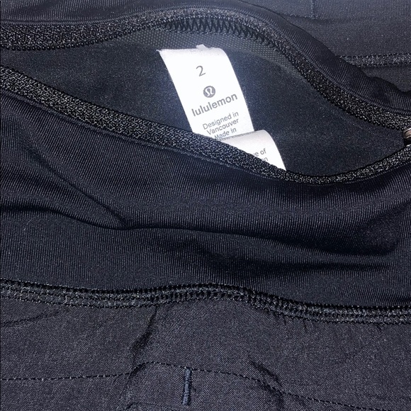 BLACK LULULEMON 4’ SHORTS. NWOT - Picture 4 of 4